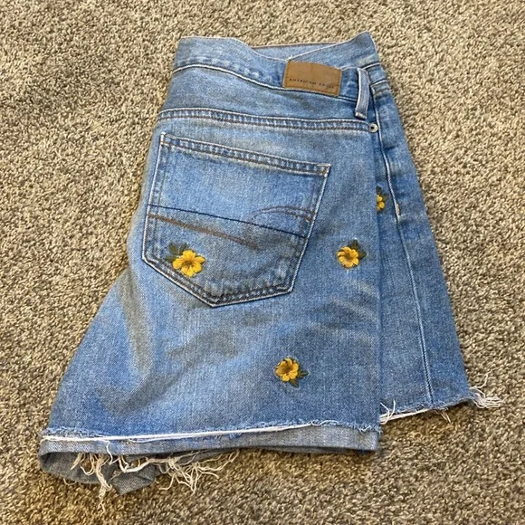 American Eagle mom shorts - Picture 2 of 2